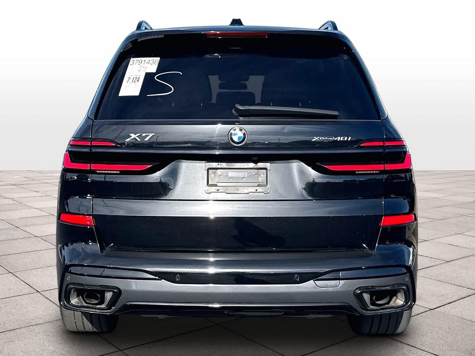 Used 2024 BMW X7 xDrive40i w/ M Sport Package AWD/4WD image 8