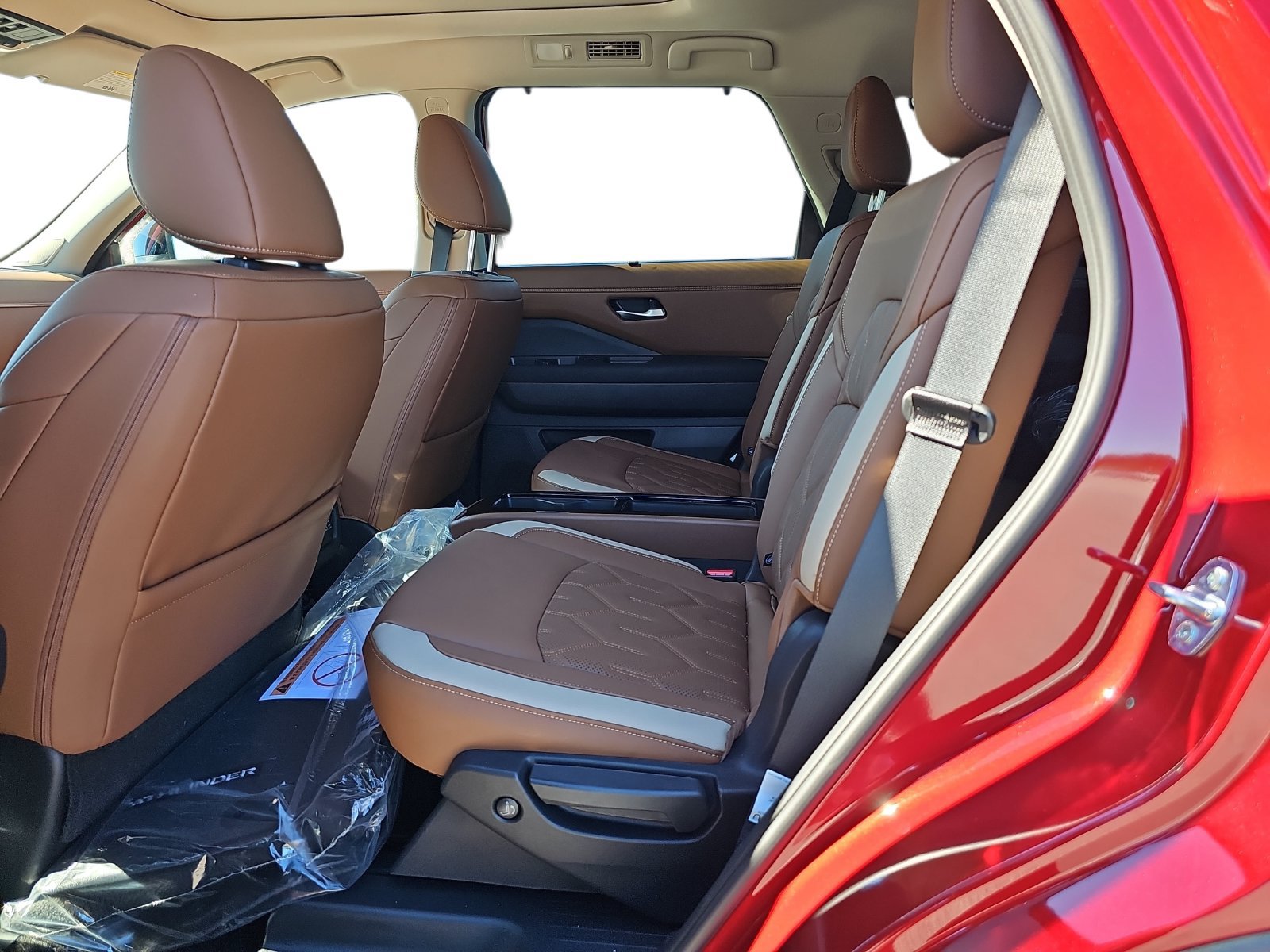 New 2026 Nissan Pathfinder Platinum FWD image 14