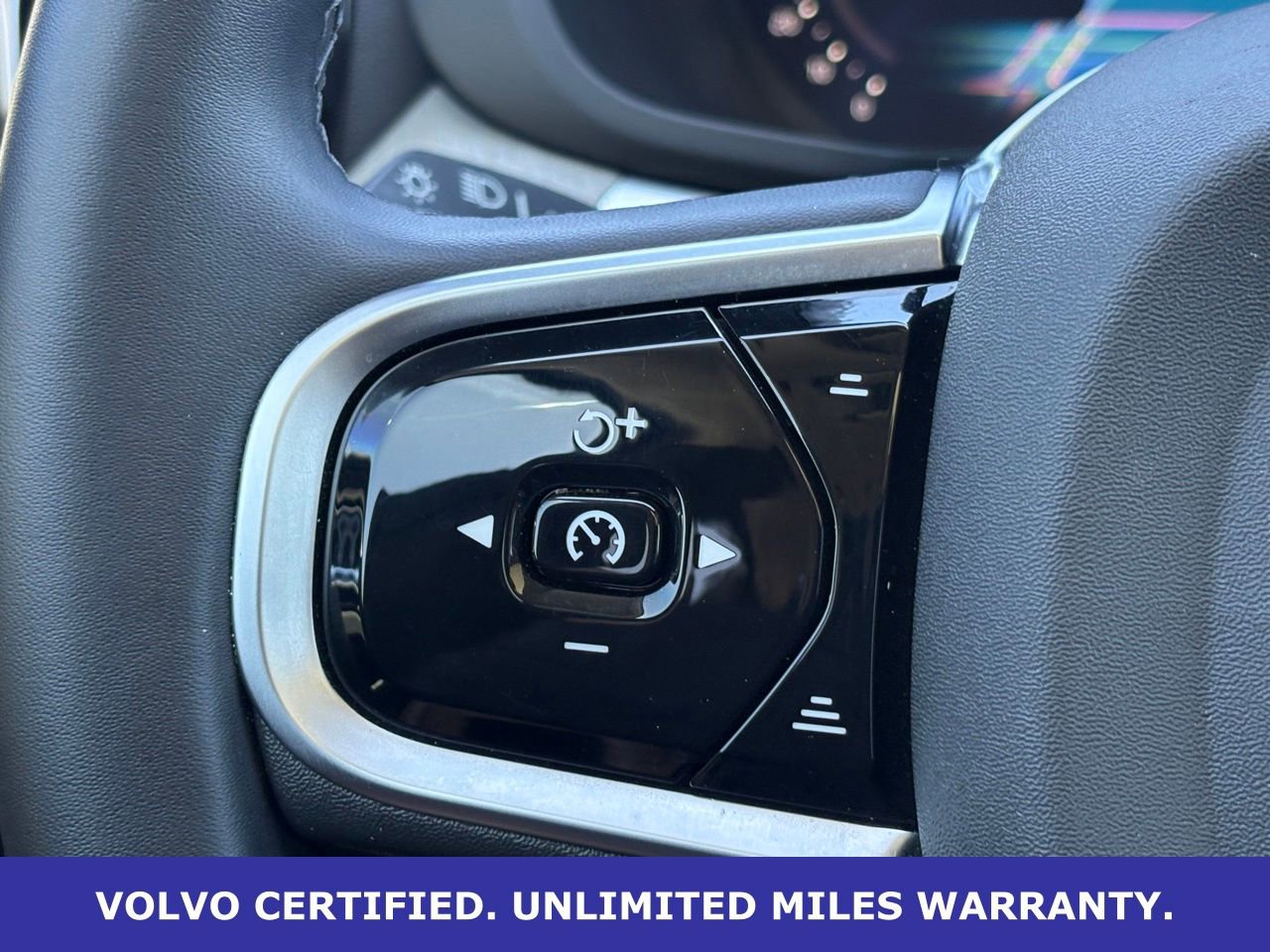 Certified 2025 Volvo XC60 B5 Plus image 19