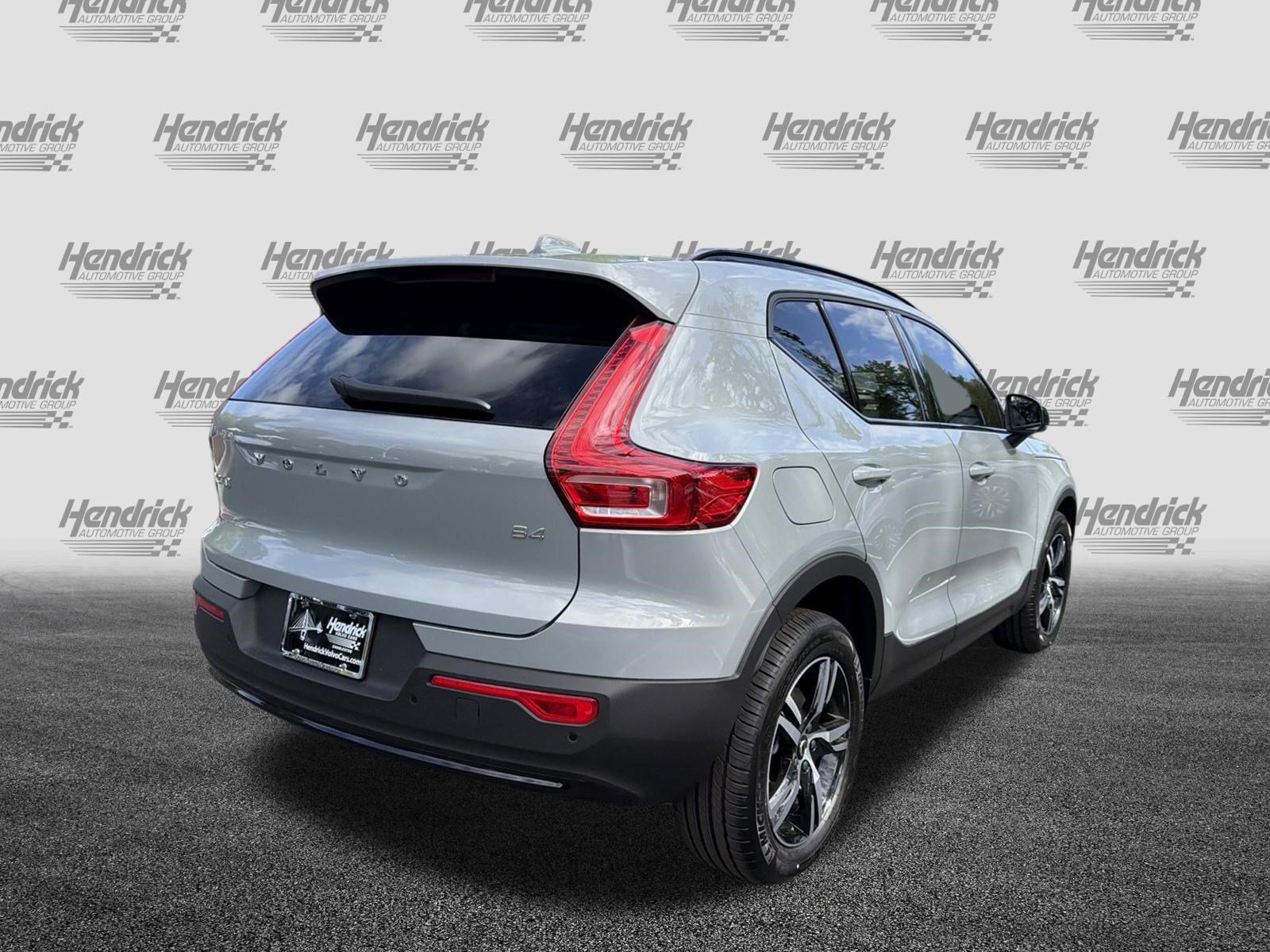 New 2026 Volvo XC40 B4 Core w/ Climate Package FWD image 9