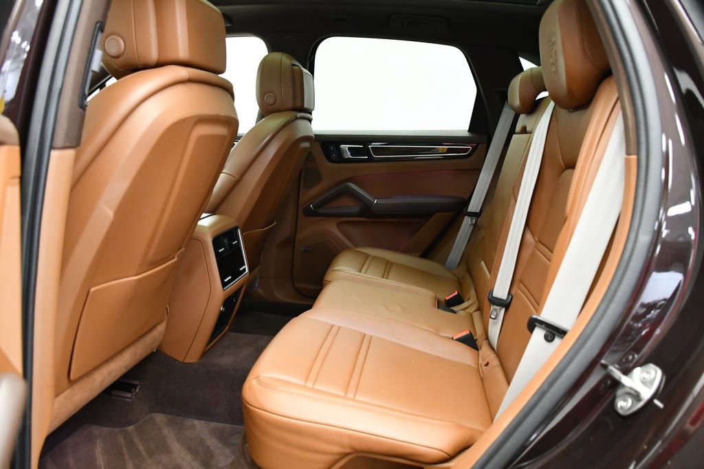 Used 2023 Porsche Cayenne Platinum Edition image 45
