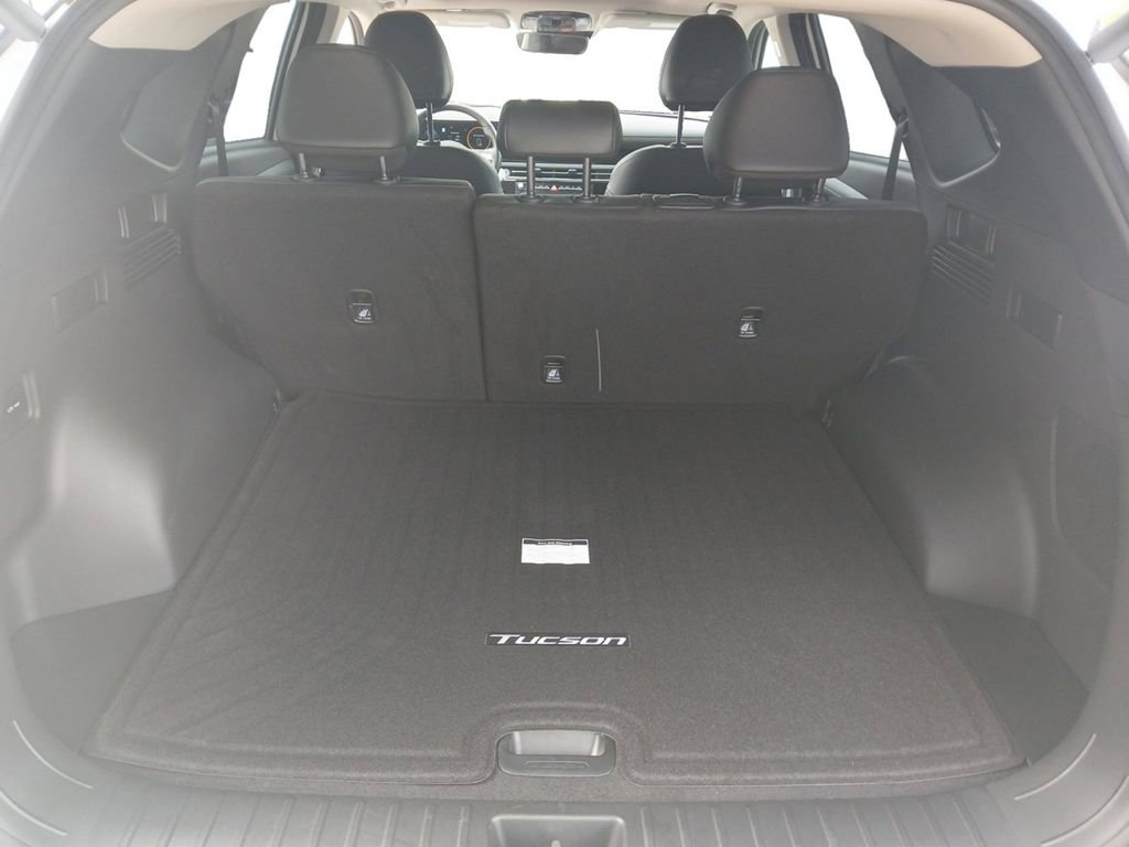 Used 2025 Hyundai Tucson Limited image 13