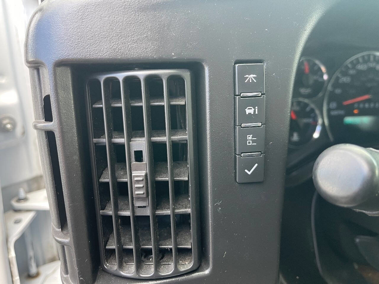 Used 2014 GMC Savana 1500 AWD image 22