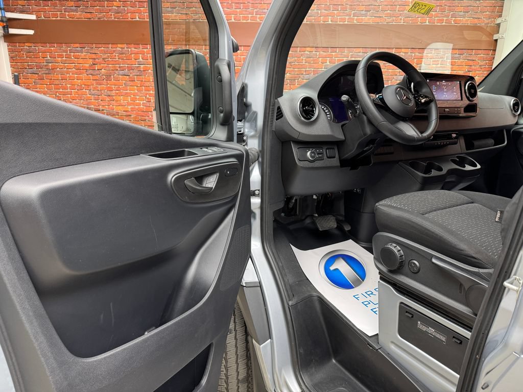 Used 2025 Mercedes-Benz Sprinter 3500 image 11