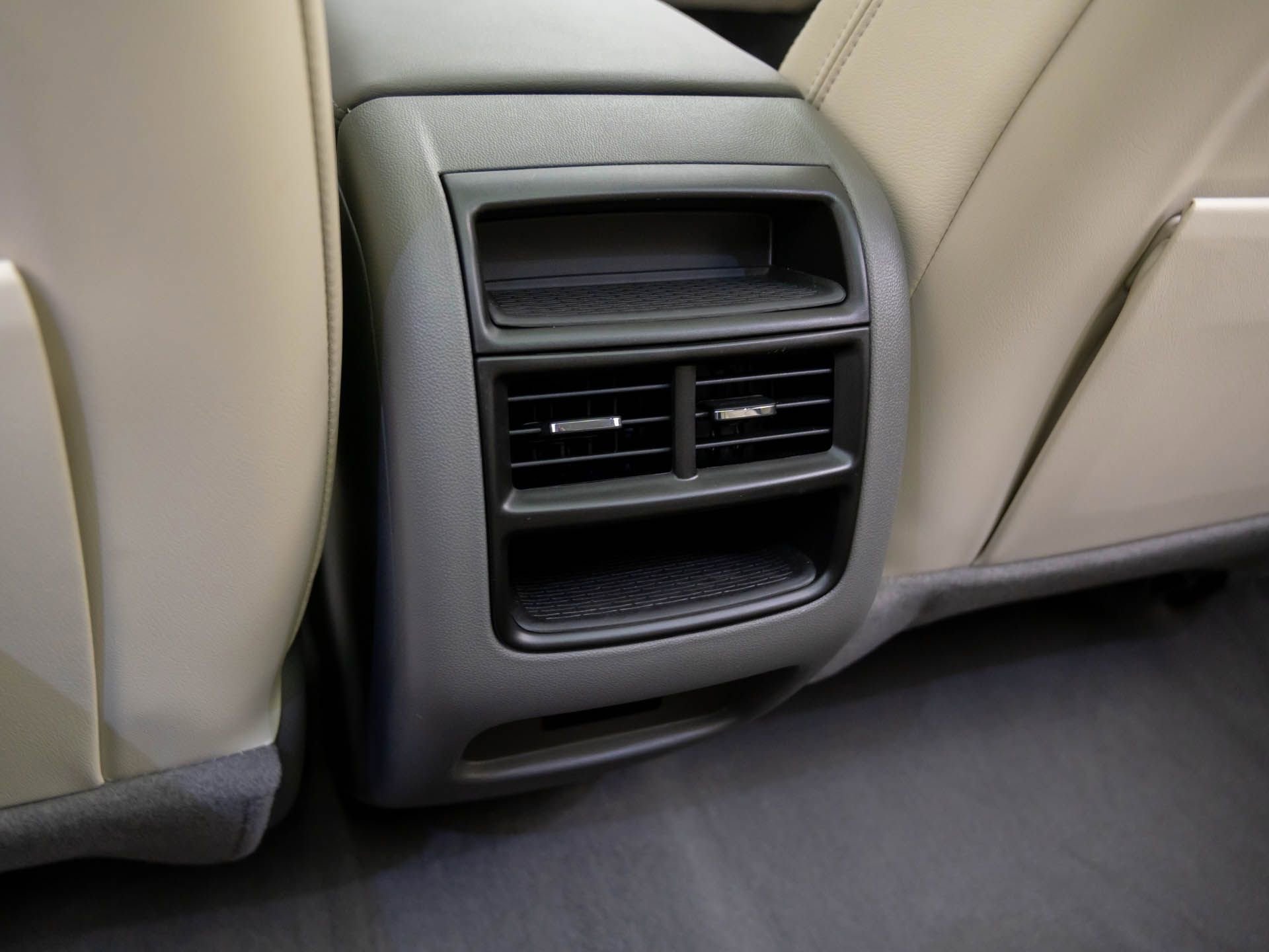 Certified 2025 Cadillac XT5 Premium Luxury w/ LPO, Floor Liner Package image 23