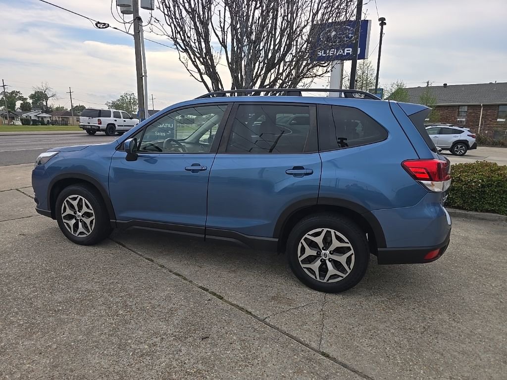 Used 2022 Subaru Forester Premium image 8