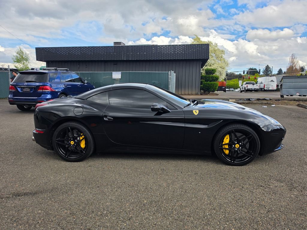 Used 2015 Ferrari California T image 5