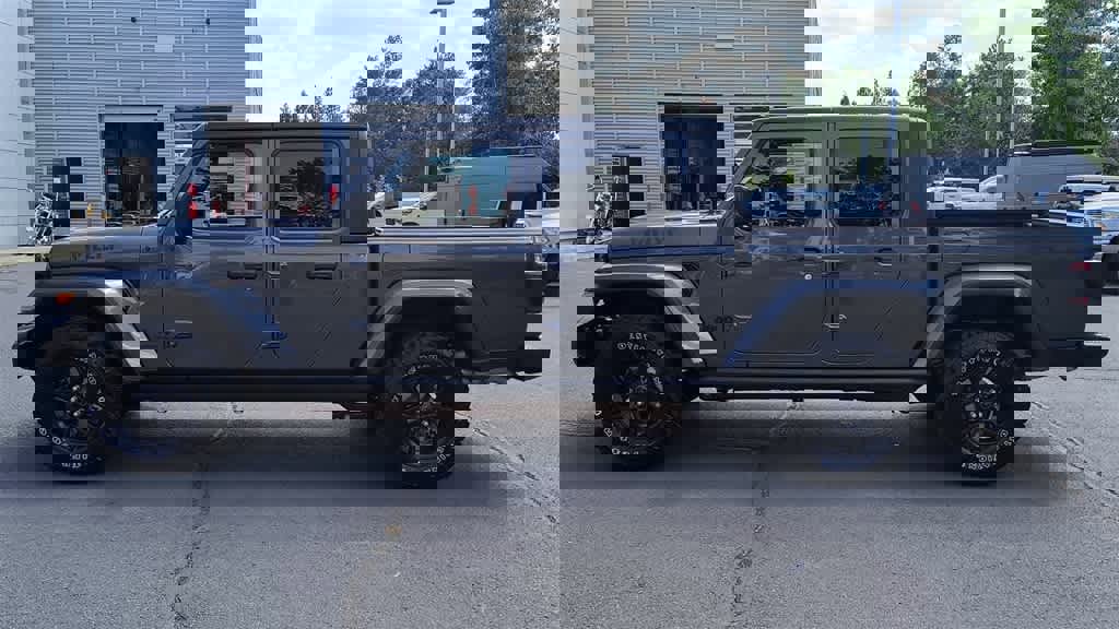 New 2025 Jeep Gladiator Sport image 5