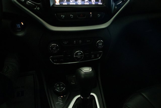 Used 2016 Jeep Cherokee Trailhawk w/ Comfort/Convenience Group image 33