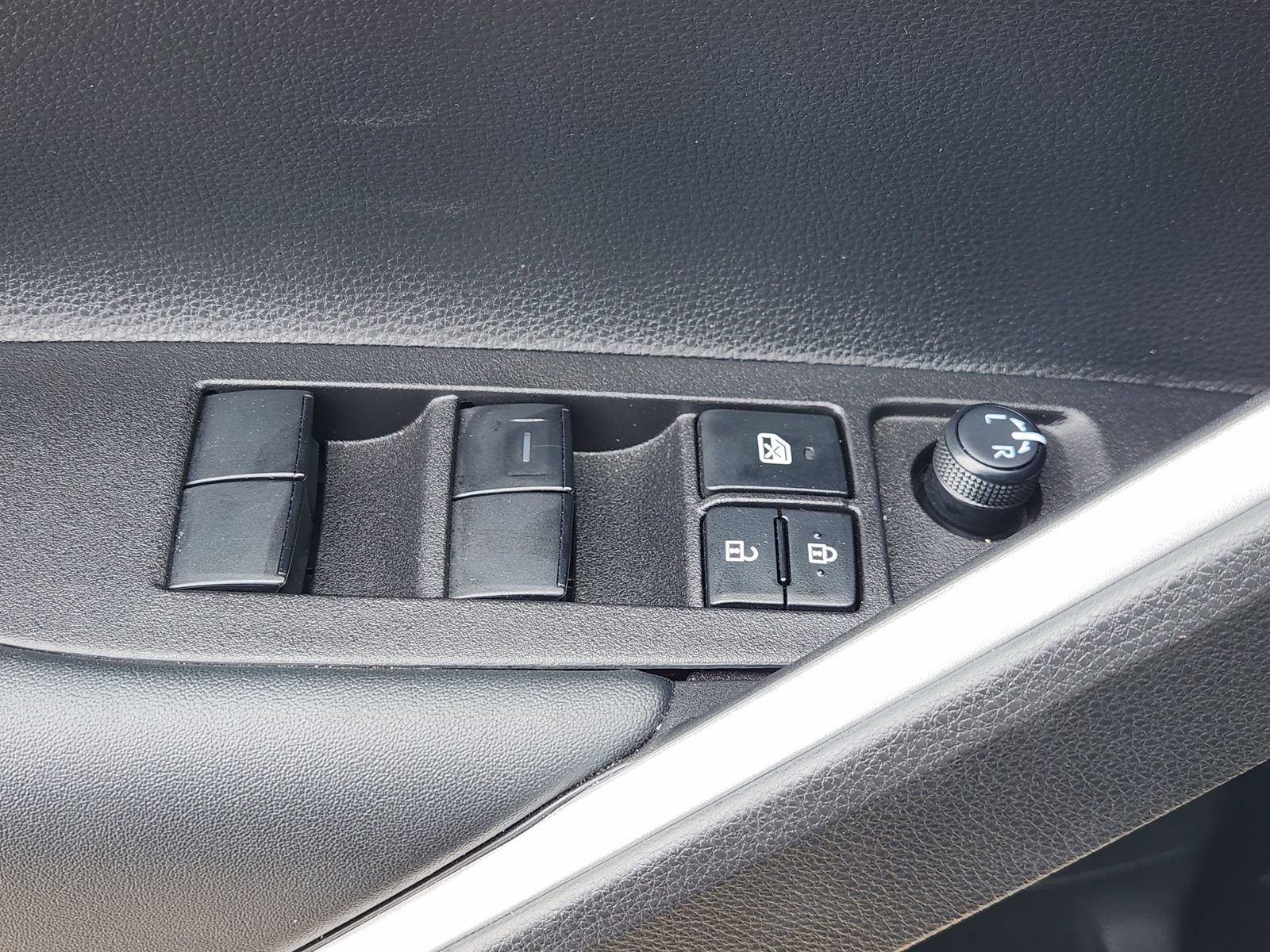 Used 2026 Toyota Corolla Cross LE w/ Moonroof Package FWD image 28