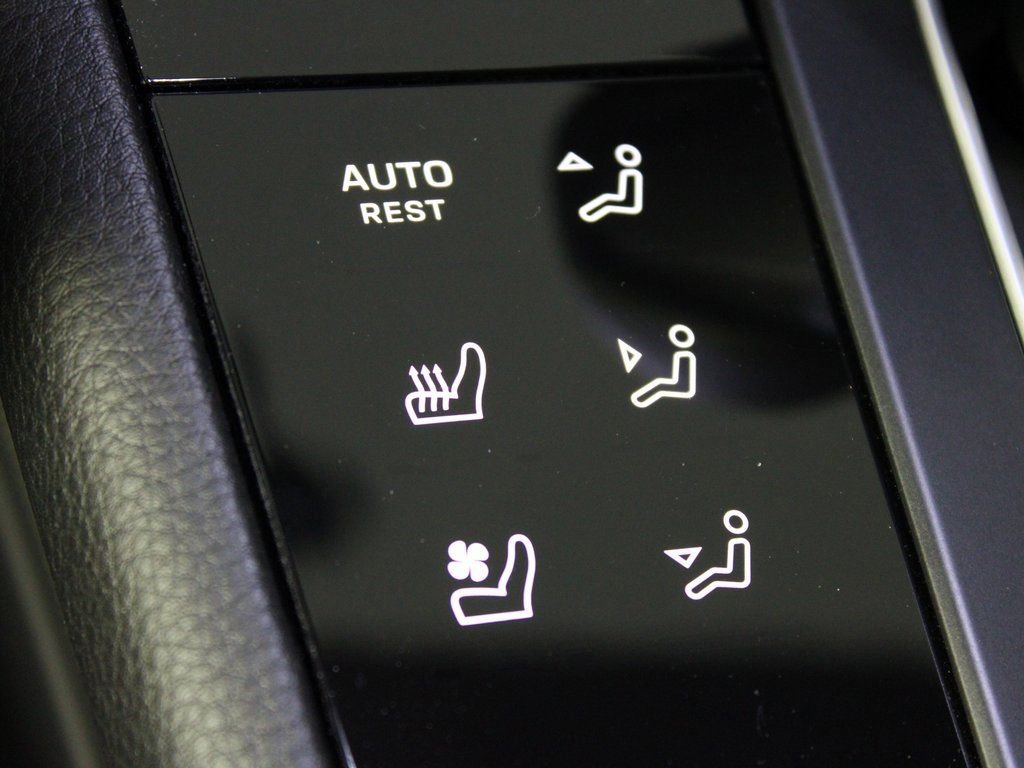 Certified 2025 Porsche Macan image 29