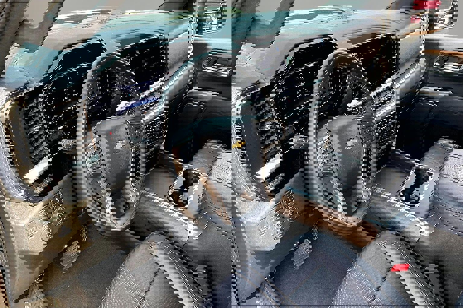 Used 2024 Chevrolet Silverado 3500 High Country w/ Technology Package image 18