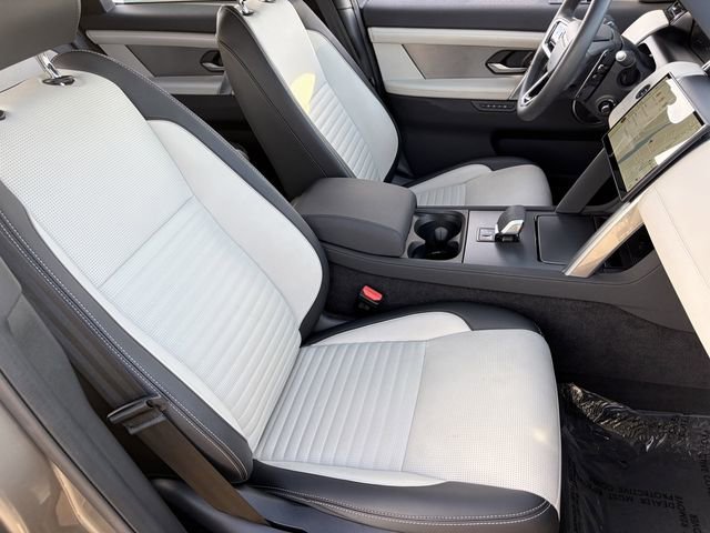 Used 2025 Land Rover Discovery Sport Dynamic SE image 17