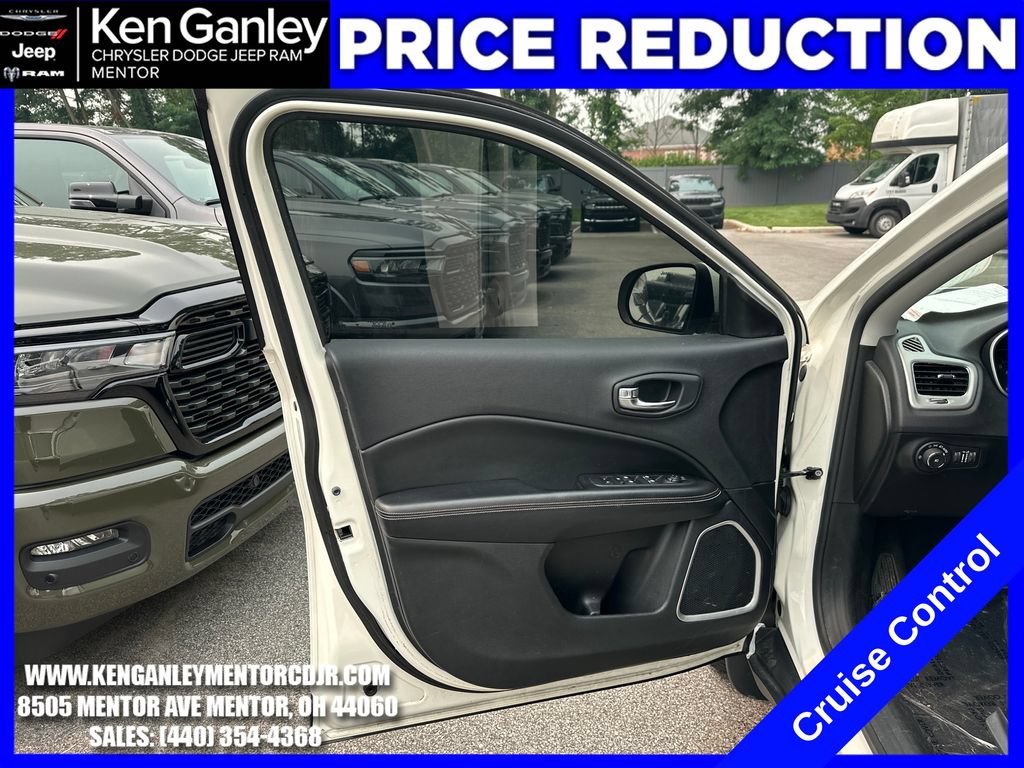 Used 2020 Jeep Compass Latitude w/ Cold Weather Group AWD/4WD image 11