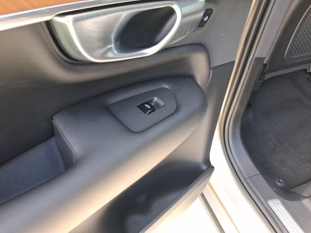 Certified 2024 Volvo XC90 B5 Plus w/ Protection Package Premier AWD/4WD image 12