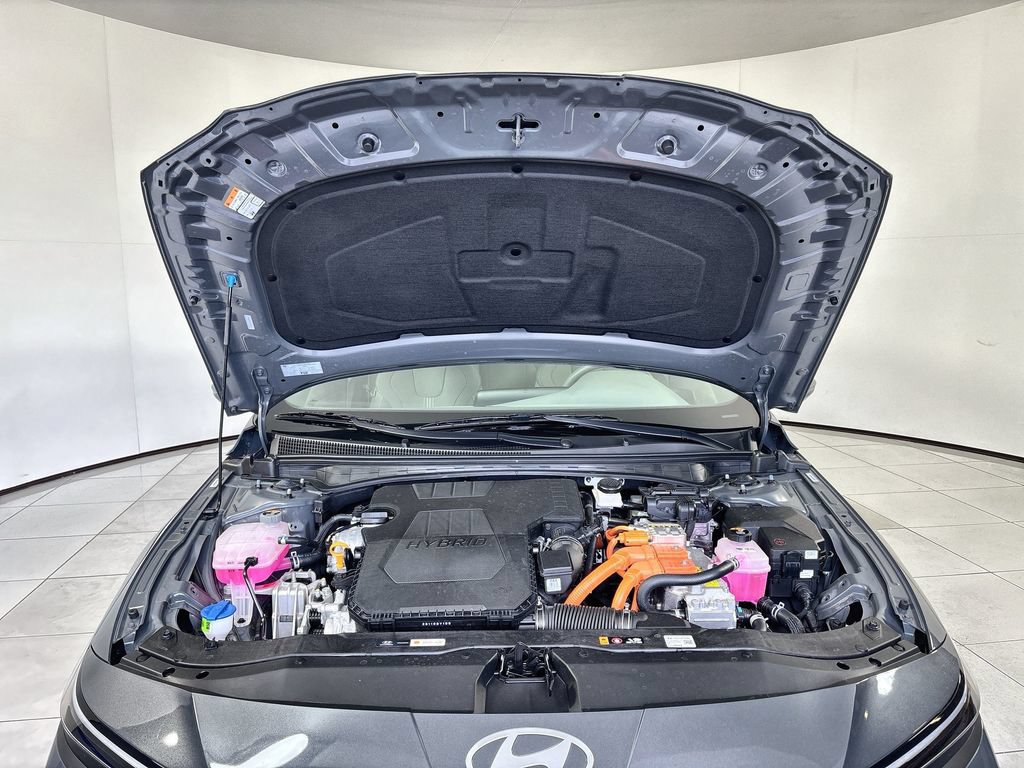 Used 2026 Hyundai Elantra Hybrid FWD image 17