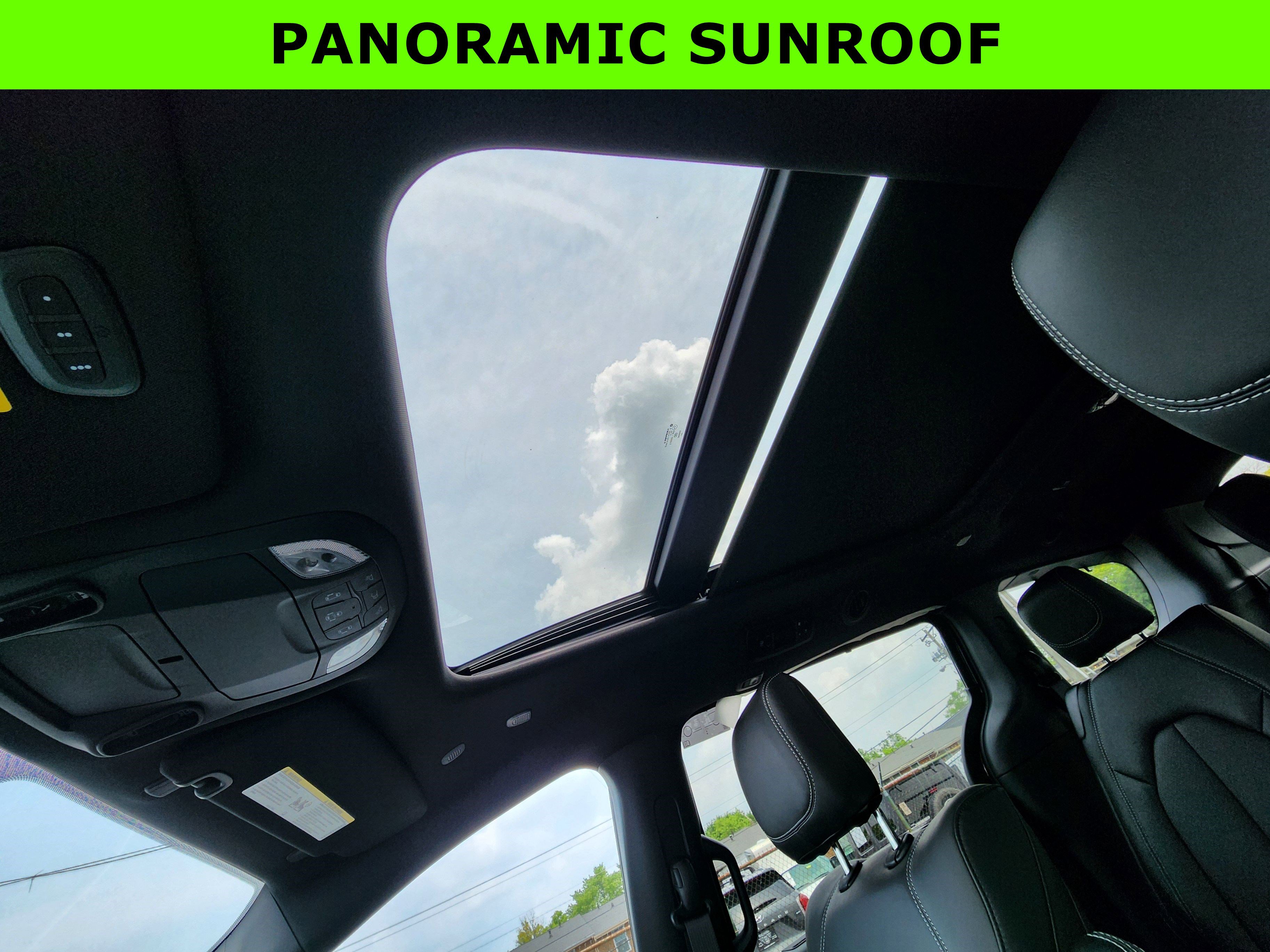 New 2025 Chrysler Pacifica Select w/ Uconnect Theater Family Group image 20