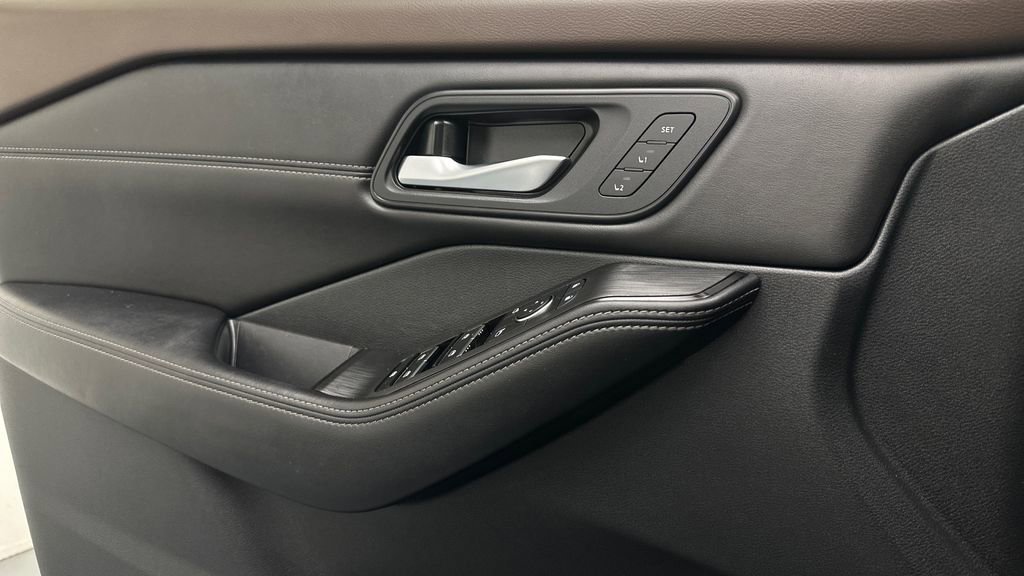 Certified 2023 Nissan Rogue SL w/ SL Premium Package image 20