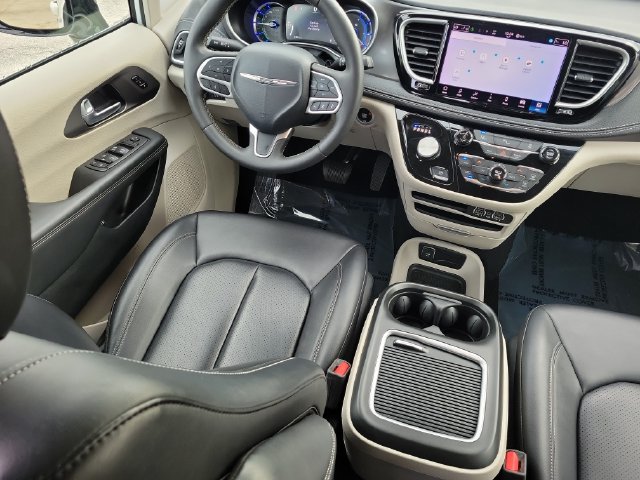 Used 2024 Chrysler Pacifica Limited FWD image 14