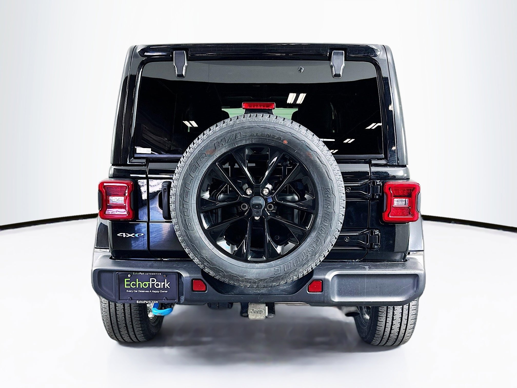 Used 2023 Jeep Wrangler Sahara w/ Cold Weather Group AWD/4WD image 7
