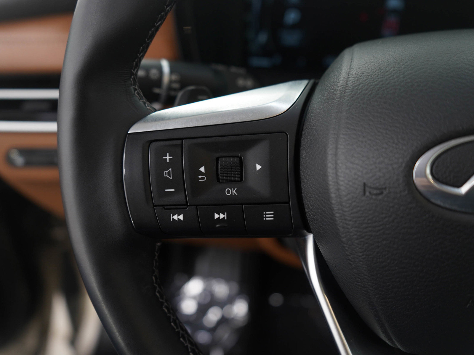 Used 2024 INFINITI QX60 Sensory image 26