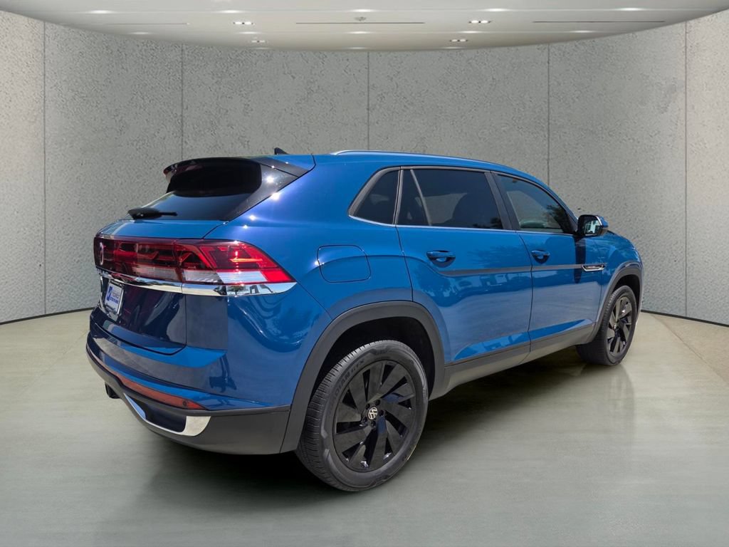 Used 2026 Volkswagen Atlas Cross Sport SE w/ Black Wheel Package FWD image 5