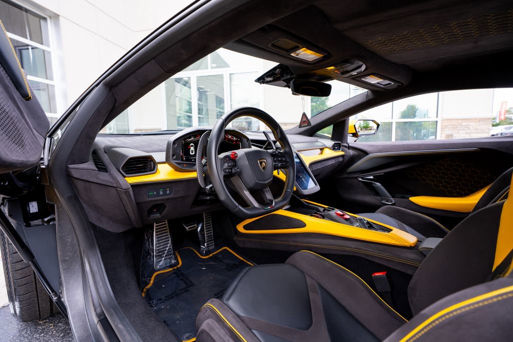 Used 2024 Lamborghini Revuelto AWD/4WD image 43