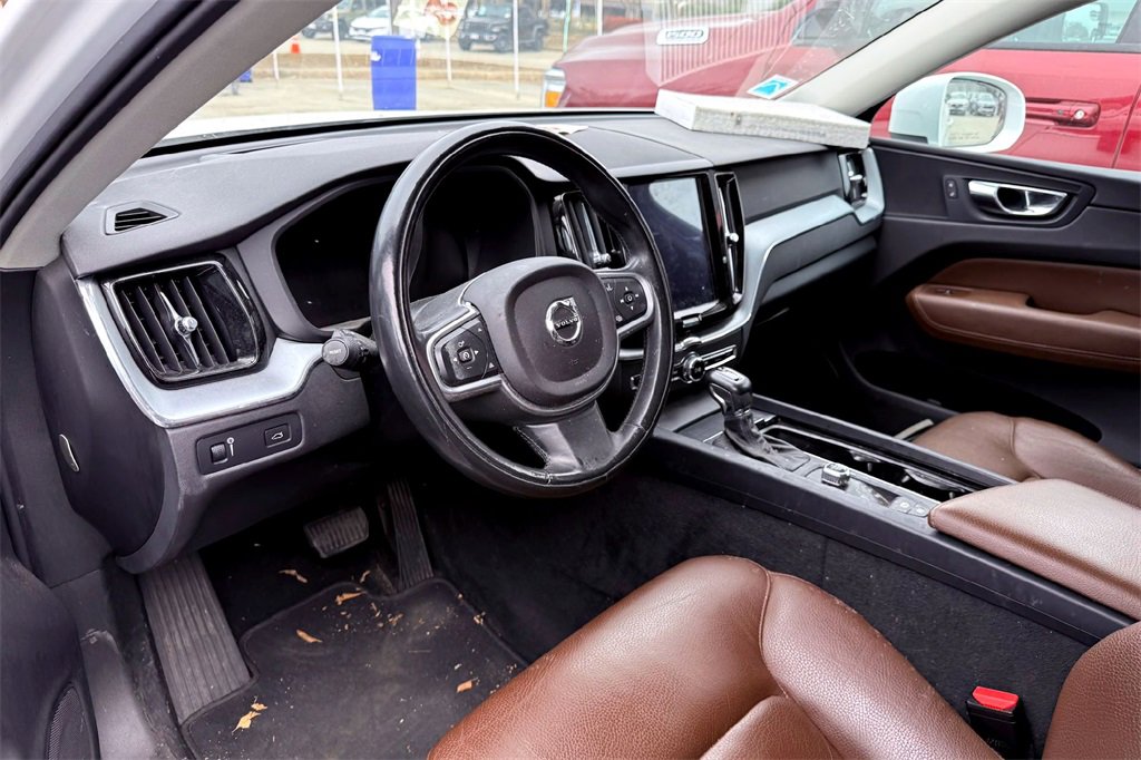 Used 2018 Volvo XC60 T6 Momentum w/ Advanced Package image 10