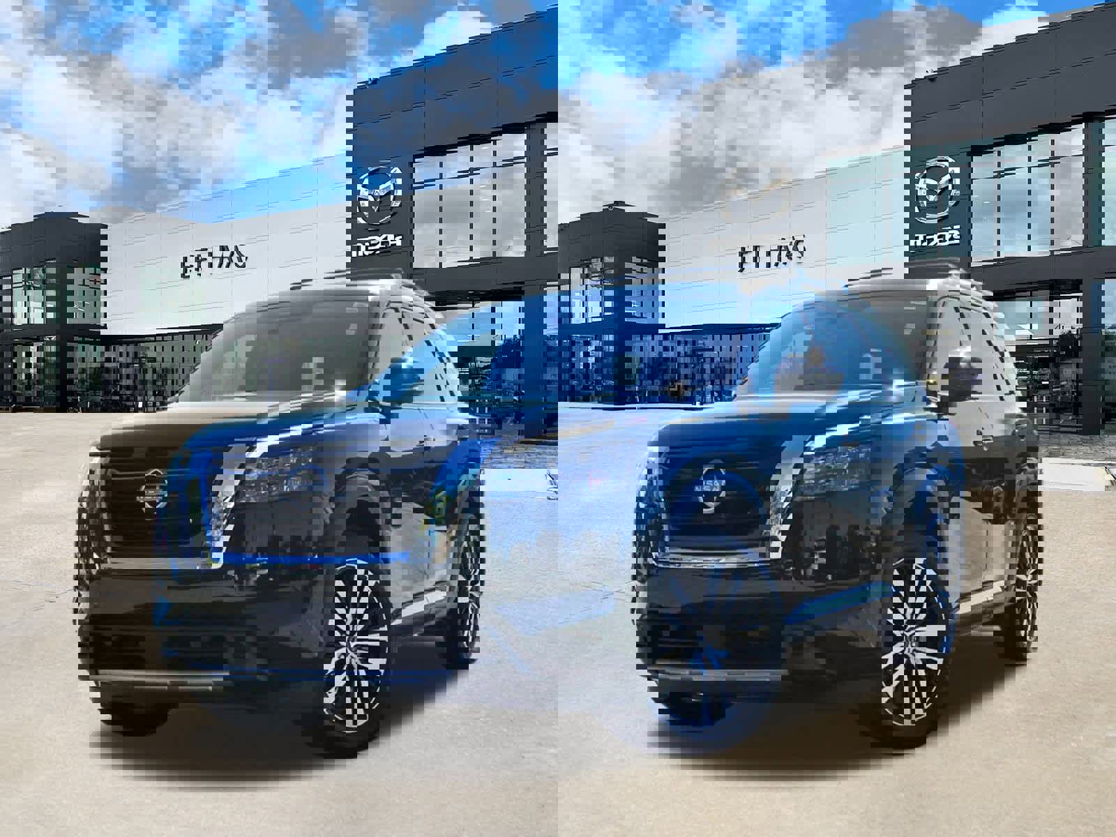 Used 2025 Nissan Pathfinder Platinum w/ Cargo Package