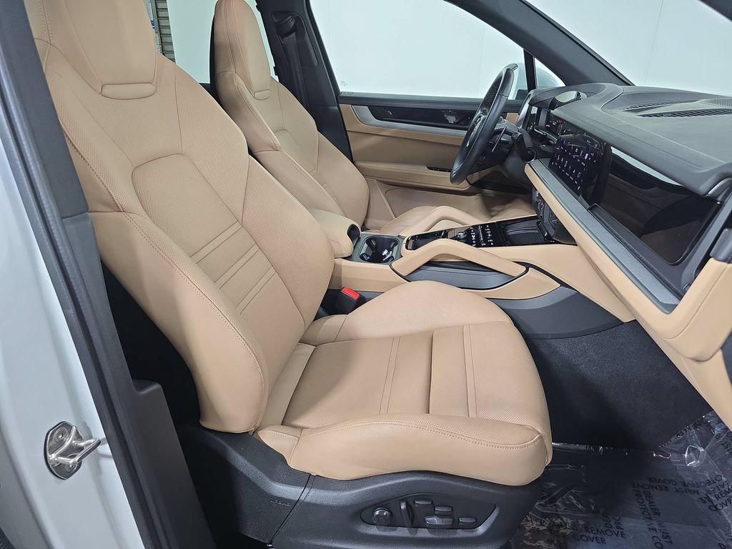 Certified 2024 Porsche Cayenne AWD/4WD image 27