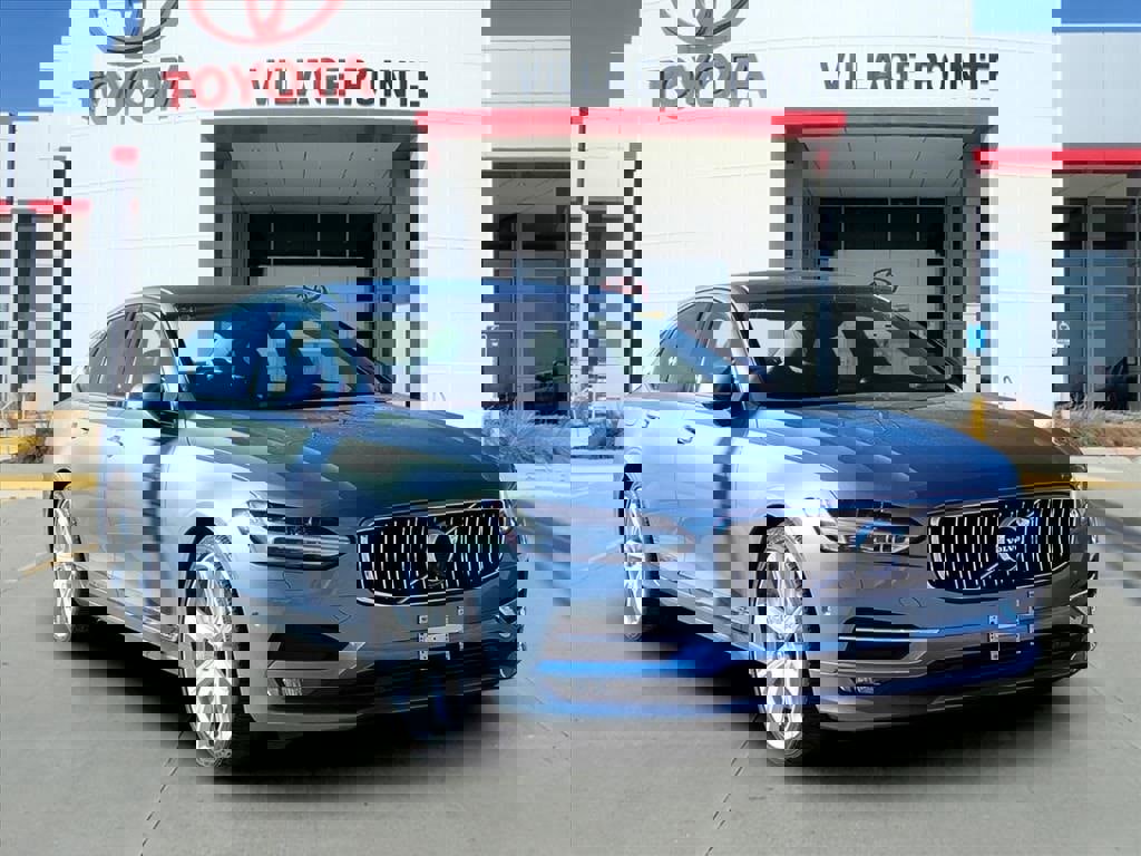 Used 2017 Volvo S90 T6 Inscription w/ Vision Package image 3