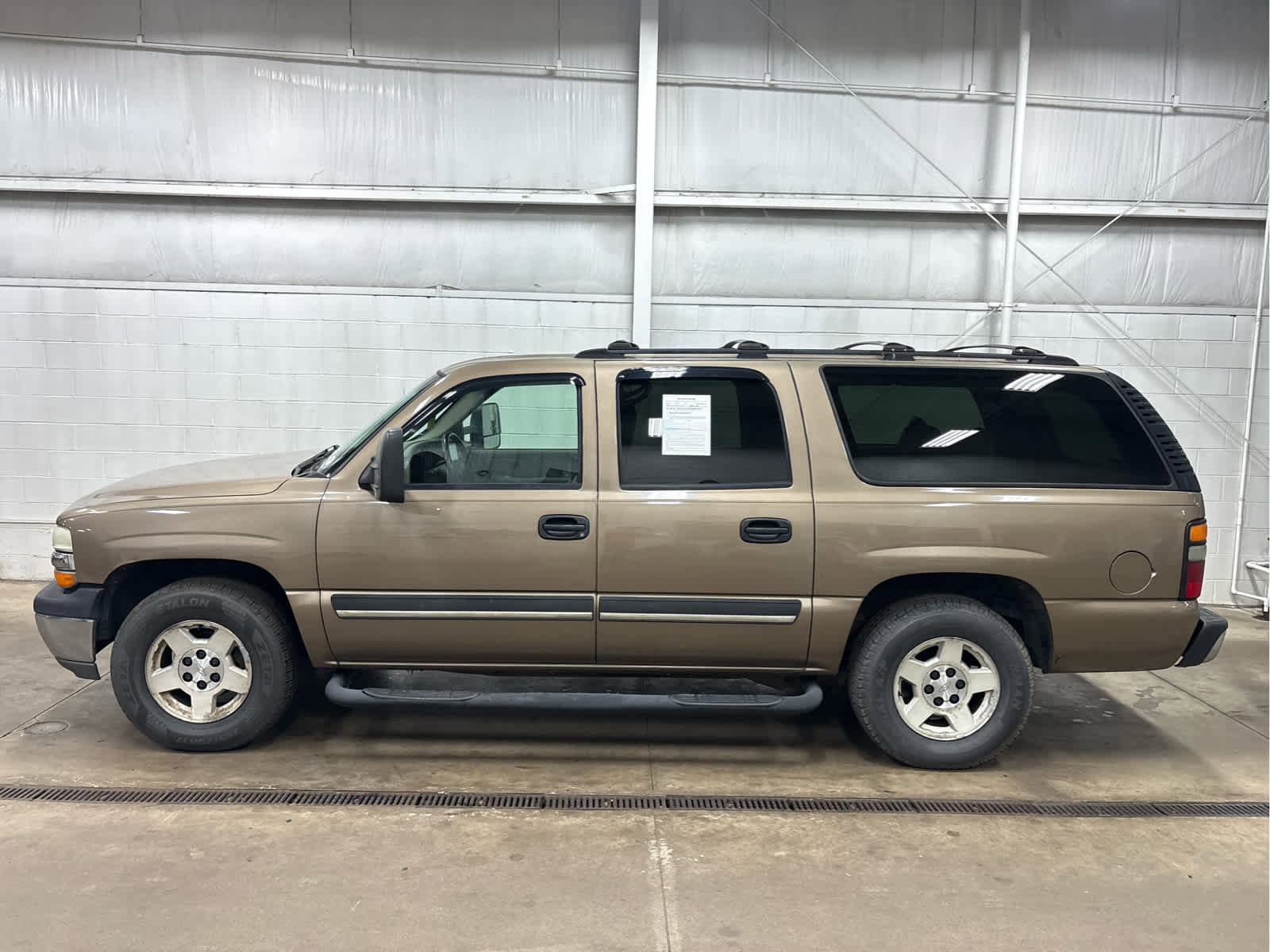 Used 2004 Chevrolet Suburban LS image 3