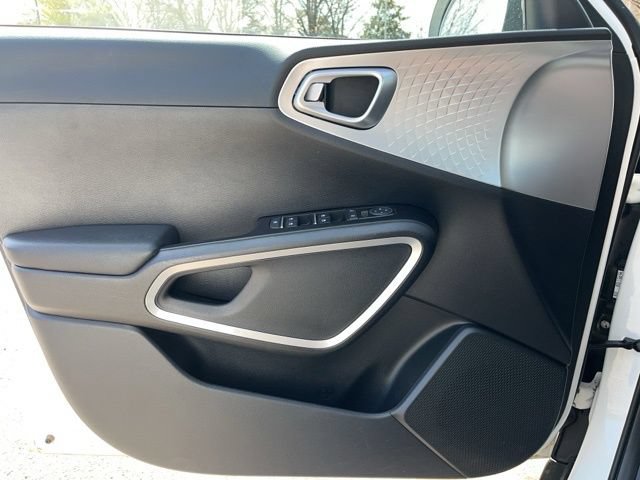 Used 2024 Kia Soul LX w/ Option Group 015 FWD image 27