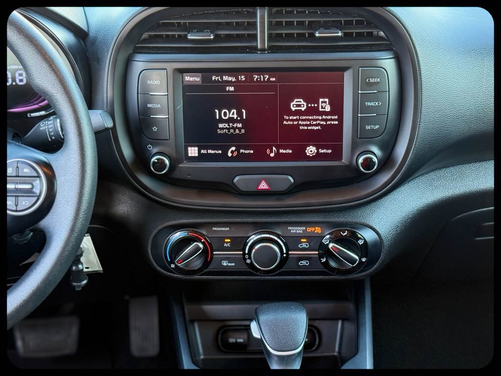 Used 2025 Kia Soul LX w/ LX Technology Package FWD image 23