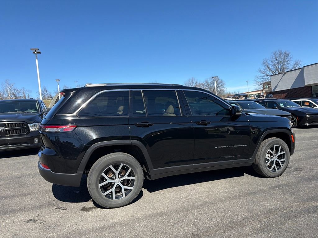 Used 2023 Jeep Grand Cherokee Limited image 7