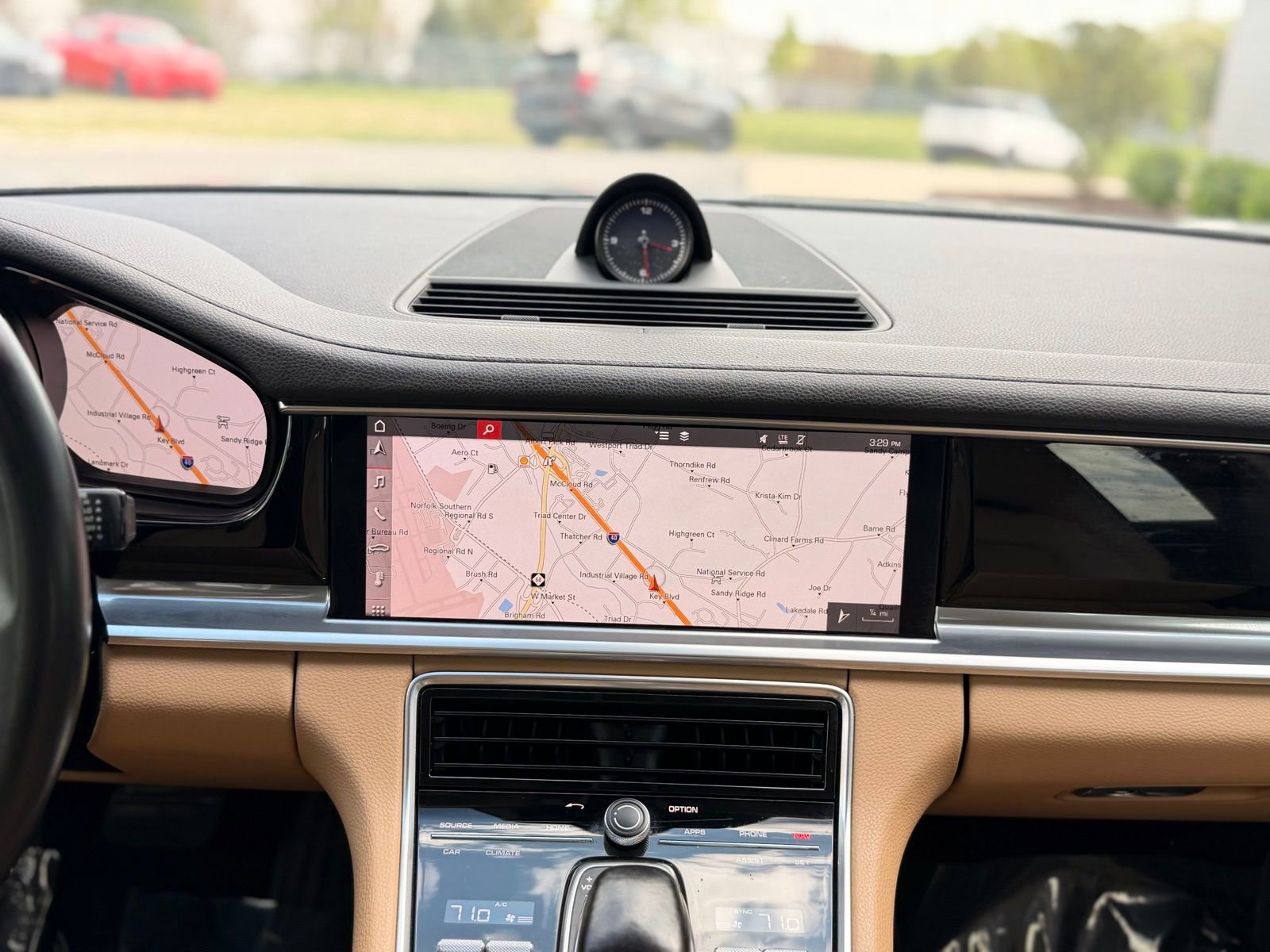 Used 2018 Porsche Panamera 4 image 41