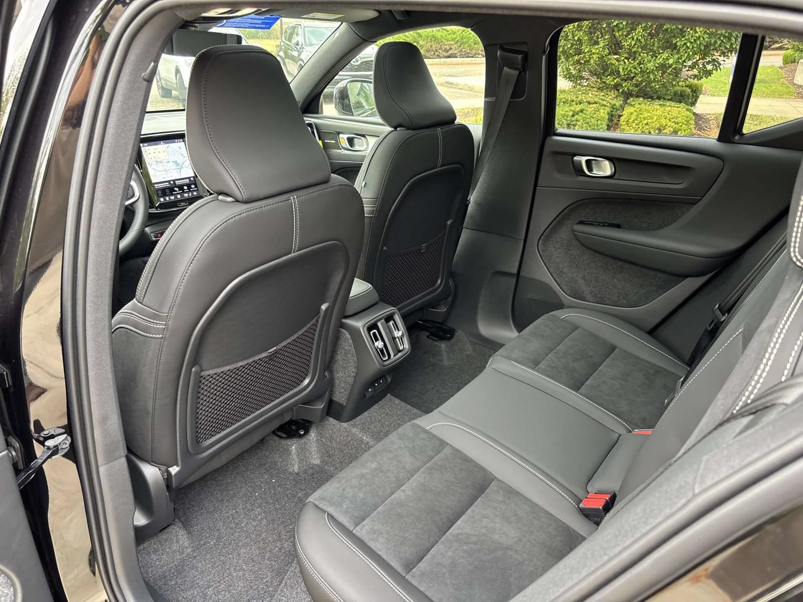 New 2026 Volvo XC40 B5 Ultra w/ Protection Package Premier AWD/4WD image 27