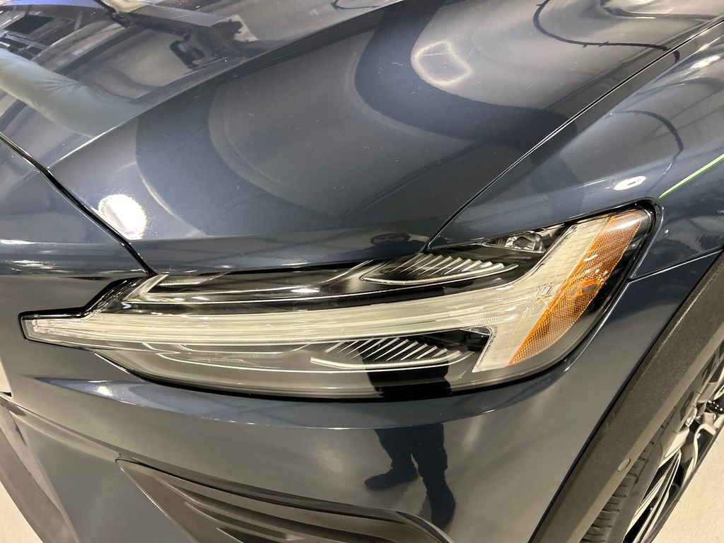 Used 2020 Volvo V60 T5 Cross Country w/ Protection Package AWD/4WD image 7