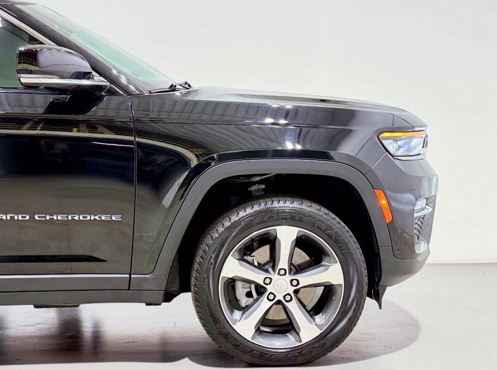 Used 2022 Jeep Grand Cherokee Limited 4xe w/ Luxury Tech Group II AWD/4WD image 11