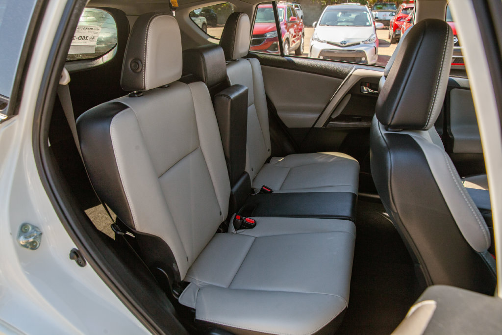 Used 2018 Toyota RAV4 Platinum AWD/4WD image 12