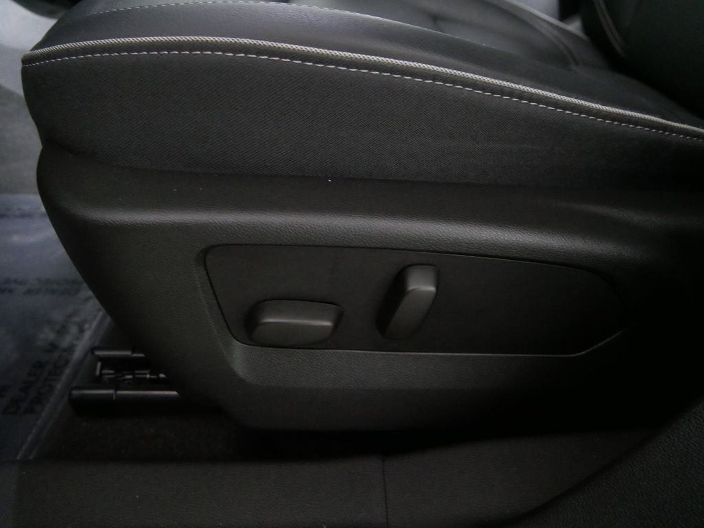 Used 2023 Buick Envision Essence image 14