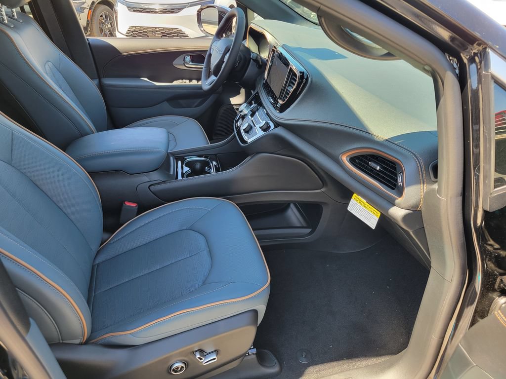 New 2027 Chrysler Pacifica Pinnacle w/ Theater Group AWD/4WD image 20