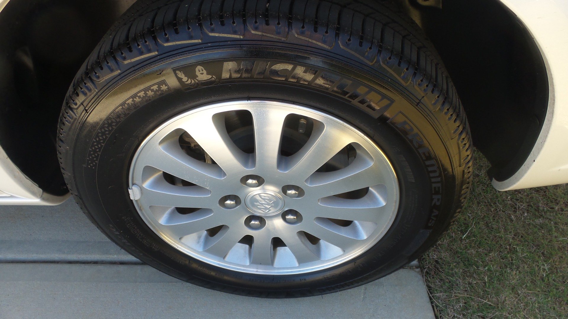 Used 2008 Buick Lucerne CX w/ Driver Confidence Package FWD image 17