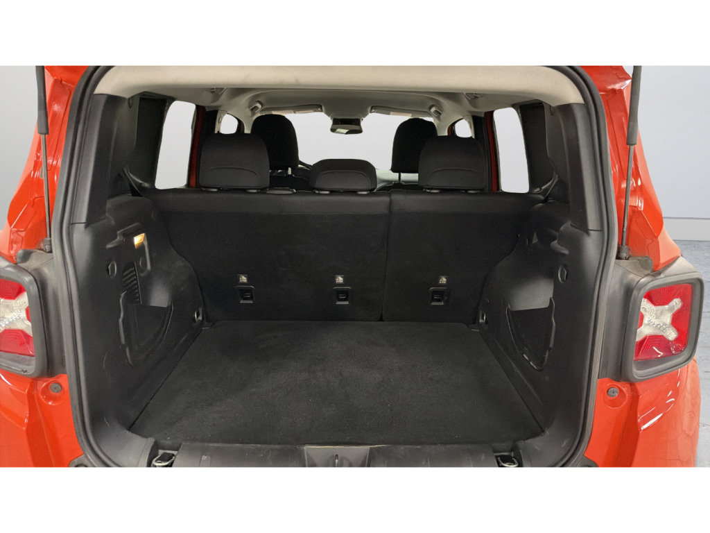 Used 2020 Jeep Renegade Latitude w/ Cold Weather Group FWD image 40