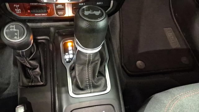 Used 2024 Jeep Wrangler Unlimited Rubicon AWD/4WD image 24