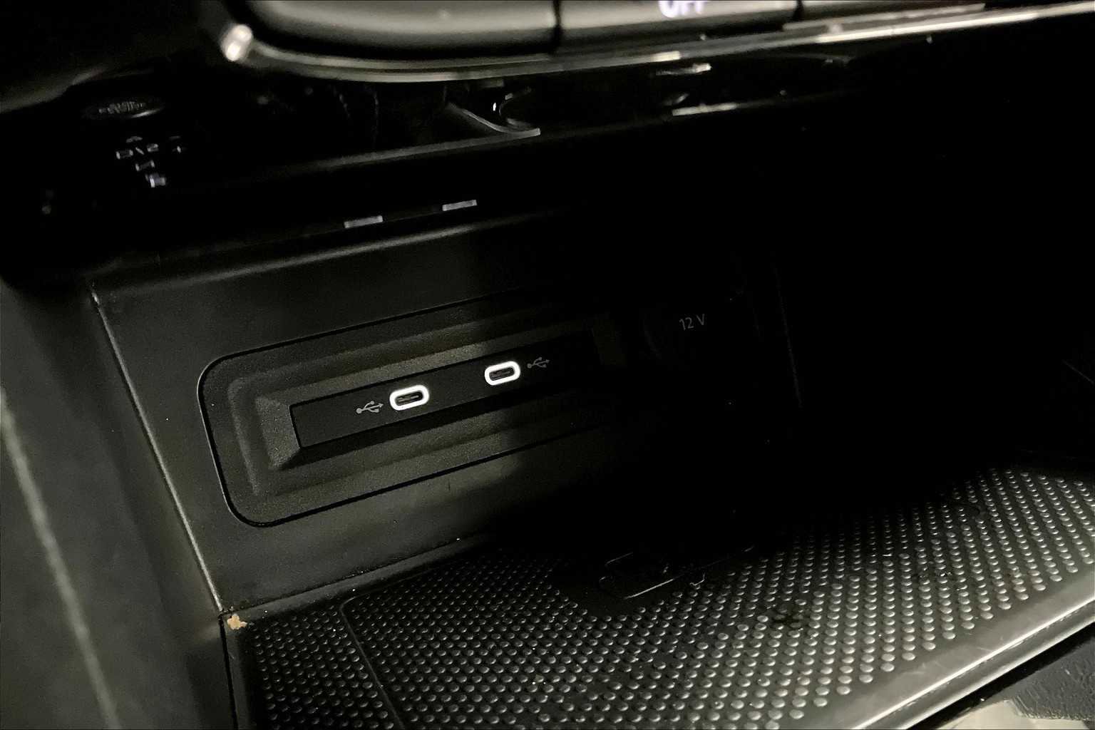 Used 2022 Volkswagen Atlas Cross Sport SE image 35