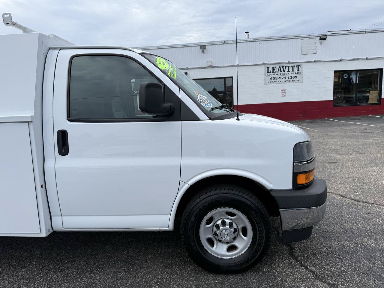 Used 2017 Chevrolet Express 3500 RWD image 22