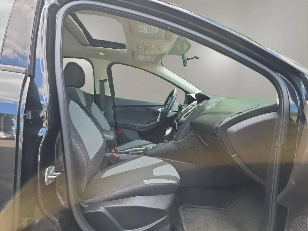 Used 2014 Ford Focus SE w/ SE Sport Package FWD image 39