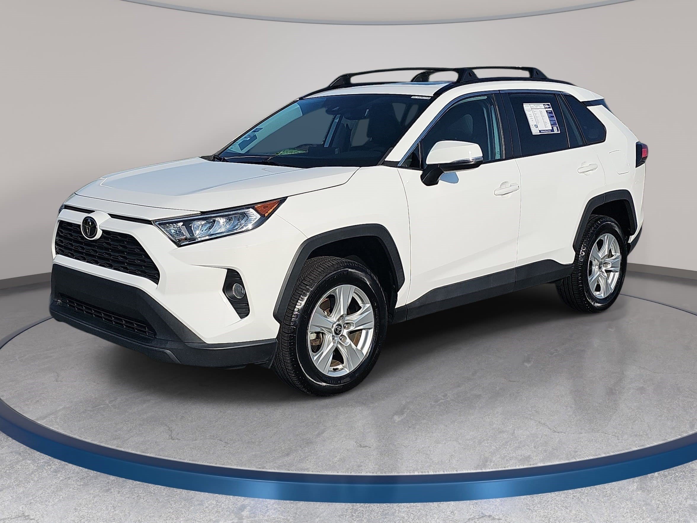 Used 2021 Toyota RAV4 XLE w/ Convenience Package FWD image 1