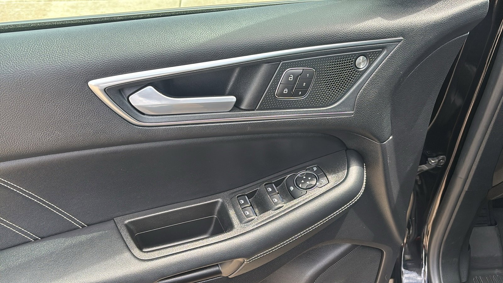 Used 2021 Ford Edge ST image 25